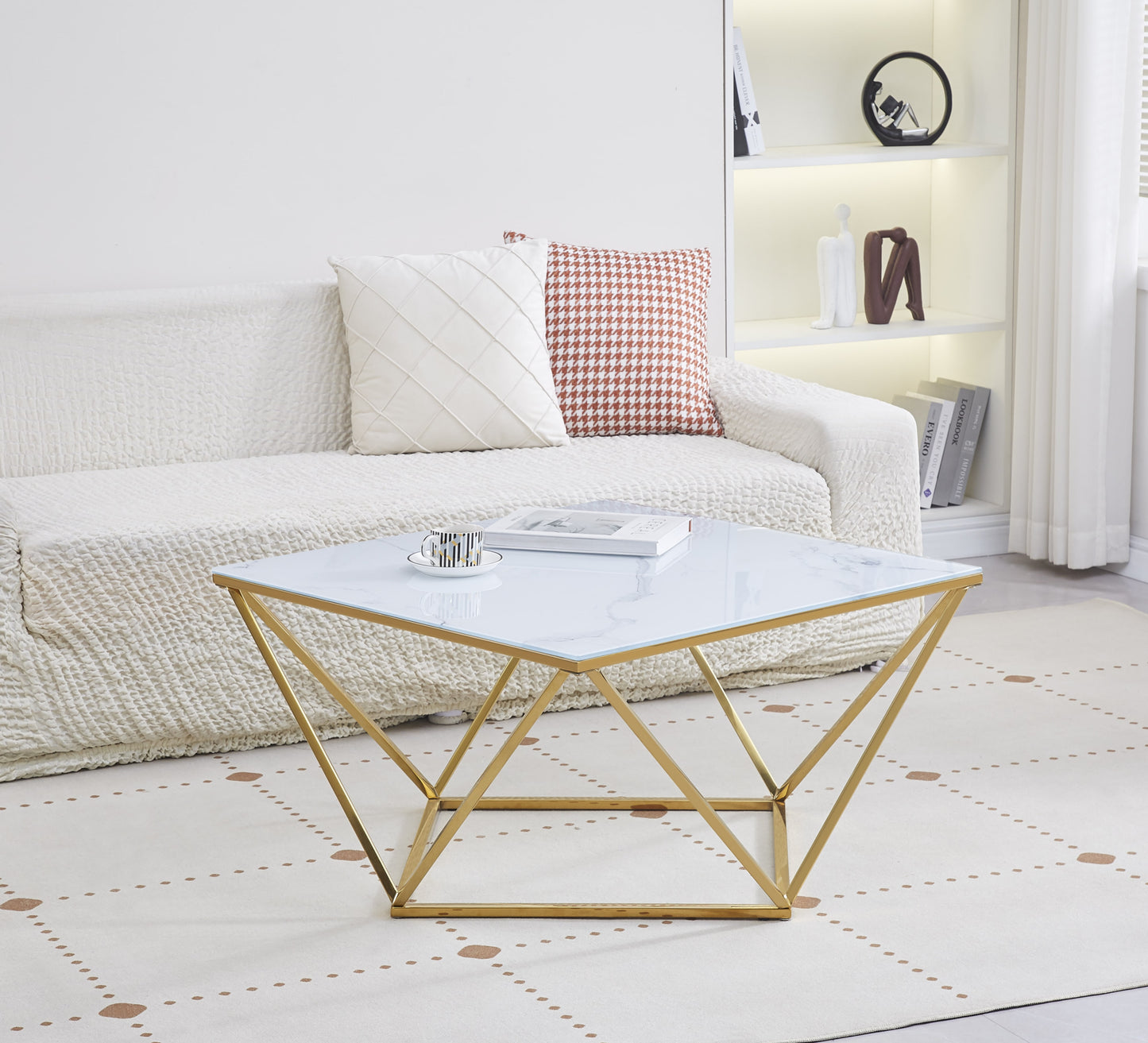 Table Basse Alina – Gold & Verre Marbre Blanc 80x80x45 cm