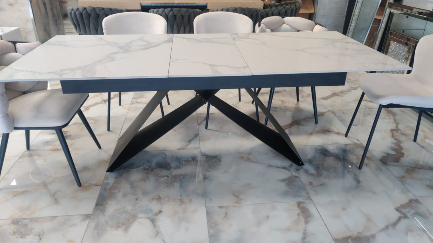 Table de repas extensible Garcia – Pieds métal noir et plateau céramique effet marbre blanc 160/200x90 cm
