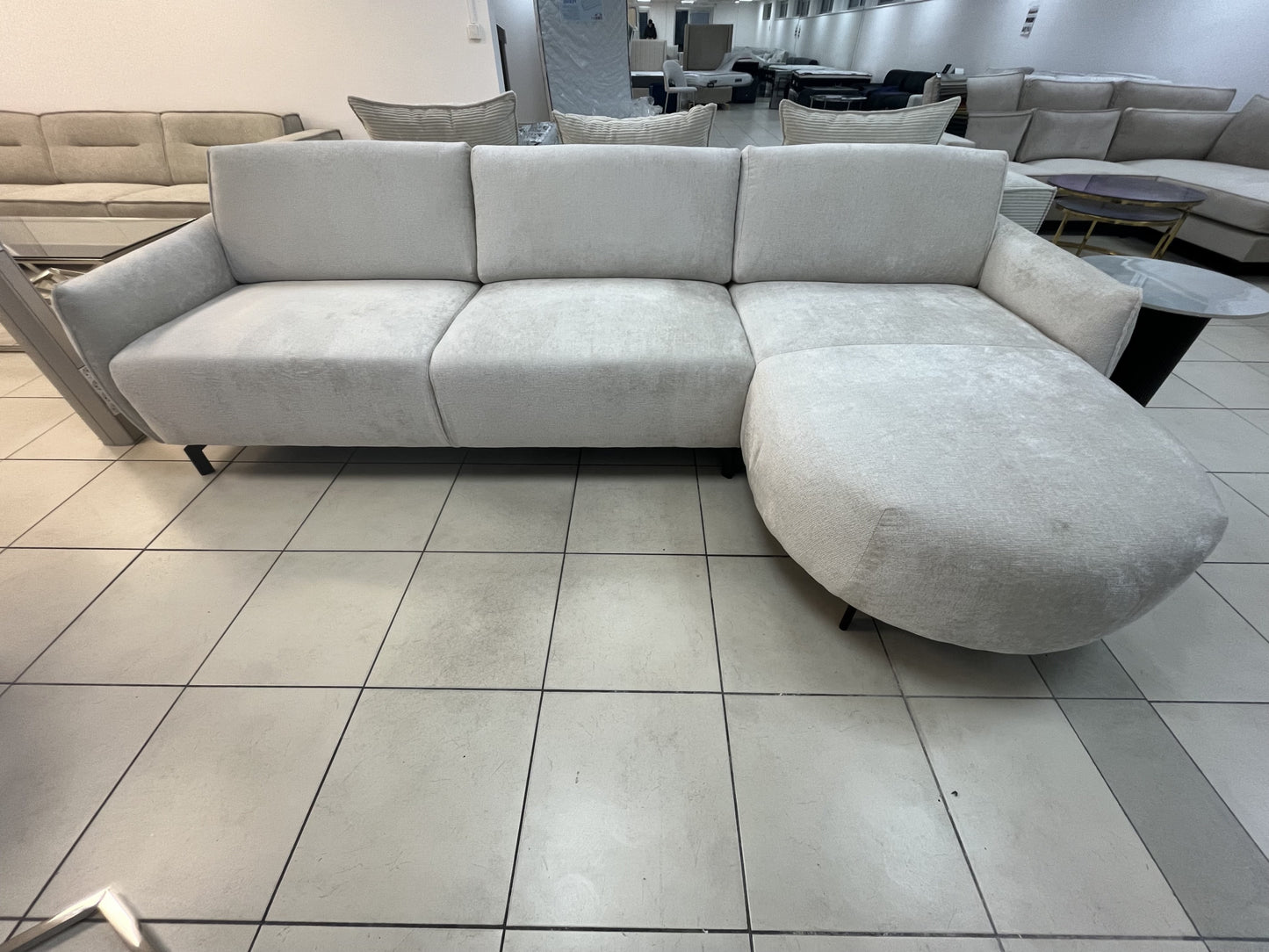 Canapé Carlton – Angle droit en tissu chenille beige 299 x 160 cm