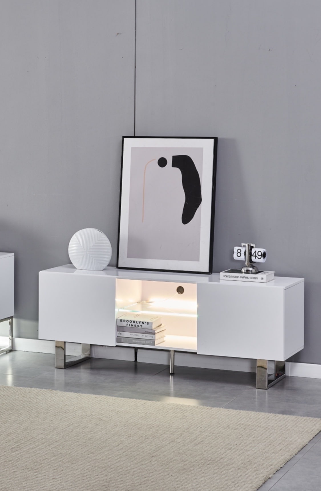 Meuble TV Alya – Bois Laqué avec Pieds Chrome