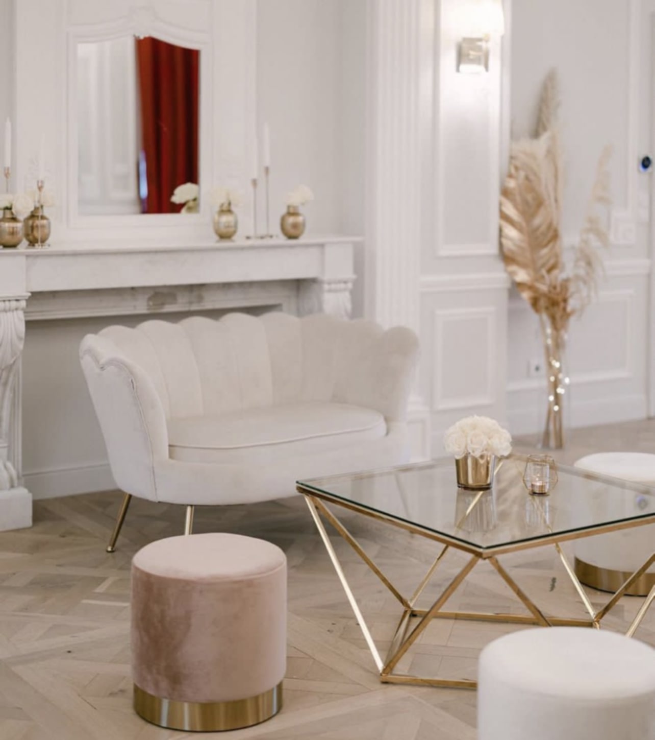 Table Basse Alina – Pieds Gold & Plateau Transparent 100x100x45 cm