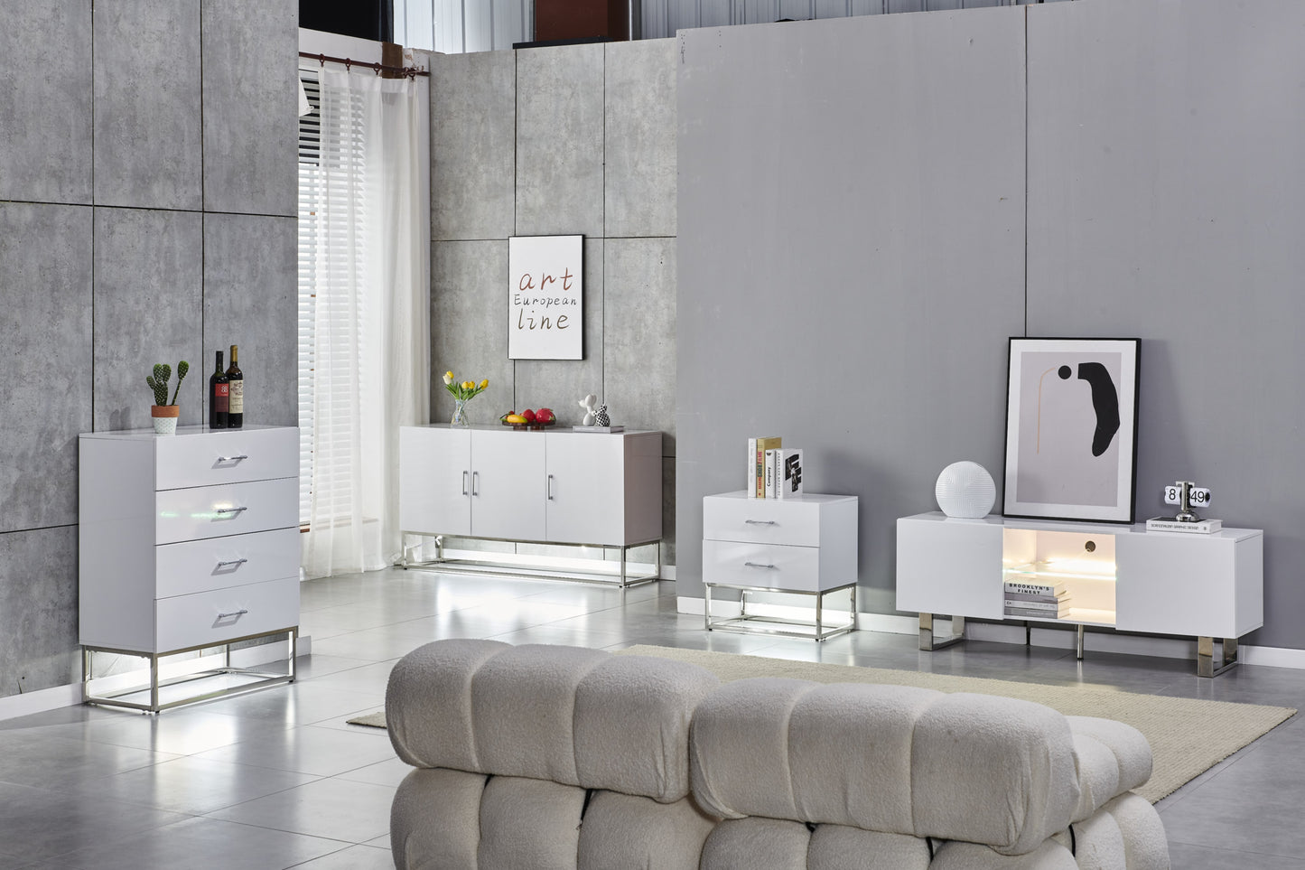 Meuble TV Alya – Bois Laqué avec Pieds Chrome