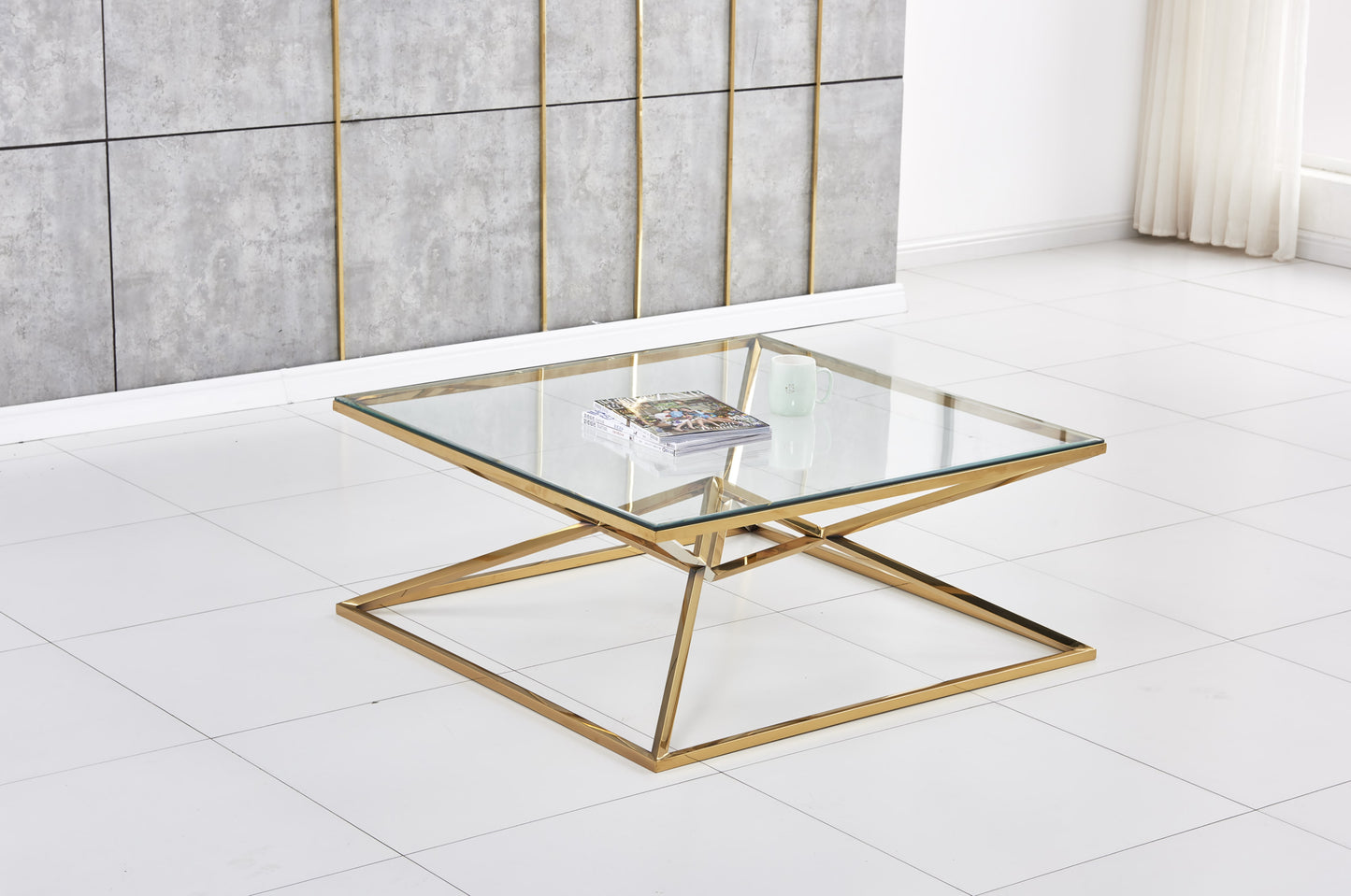 Table Basse Carrée Pyramide – Pieds Gold & Plateau Transparent 100x100x45 cm