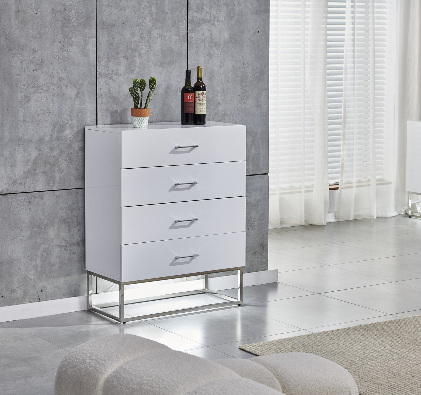 Commode Alya laquée avec détails chrome – Design moderne et élégant