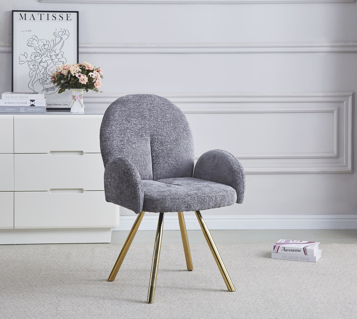 Chaise Mimi avec Accoudoirs et Pieds Dorés – Élégance et Confort