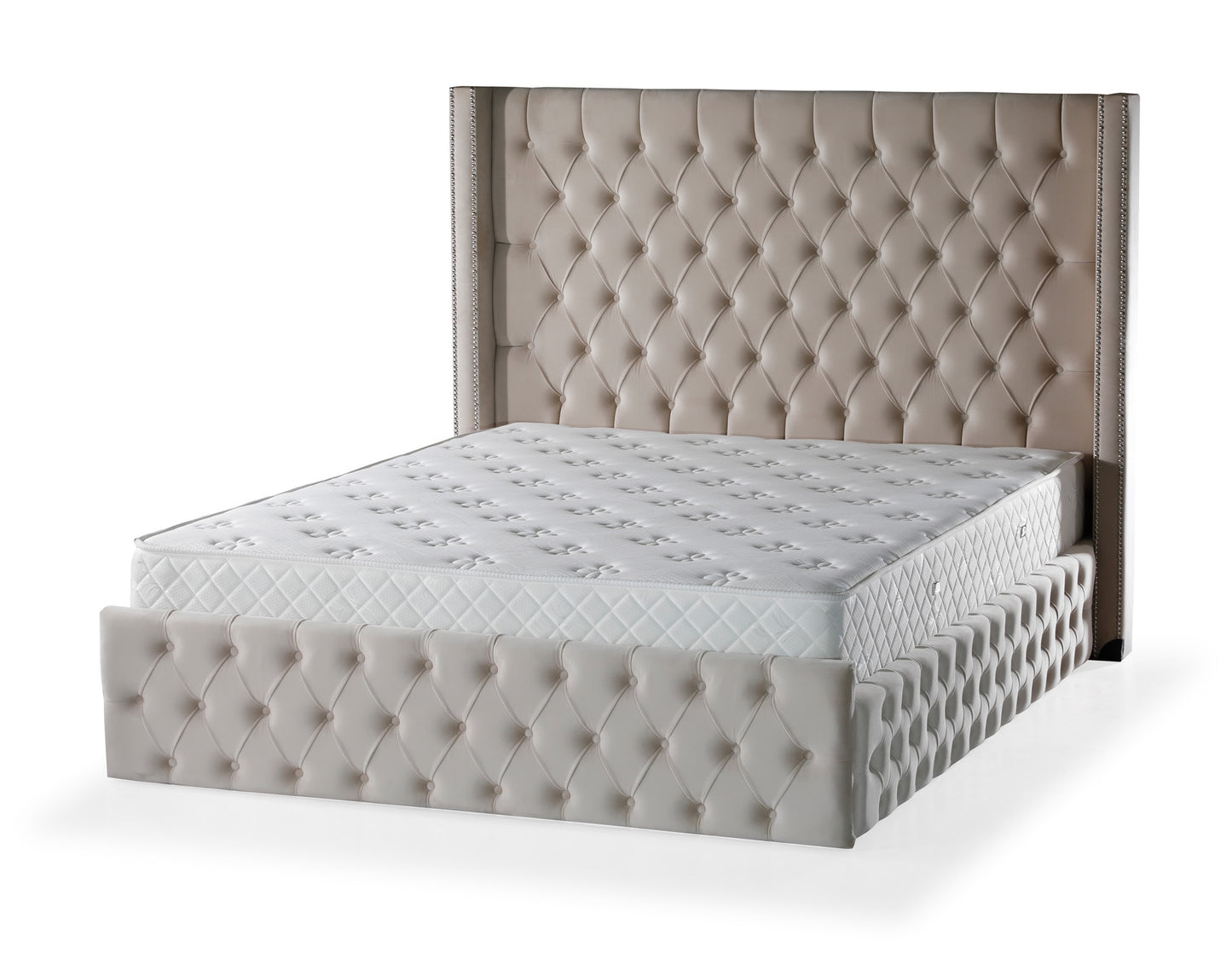 Cadre de lit clouté en velours avec design élégant et raffiné
