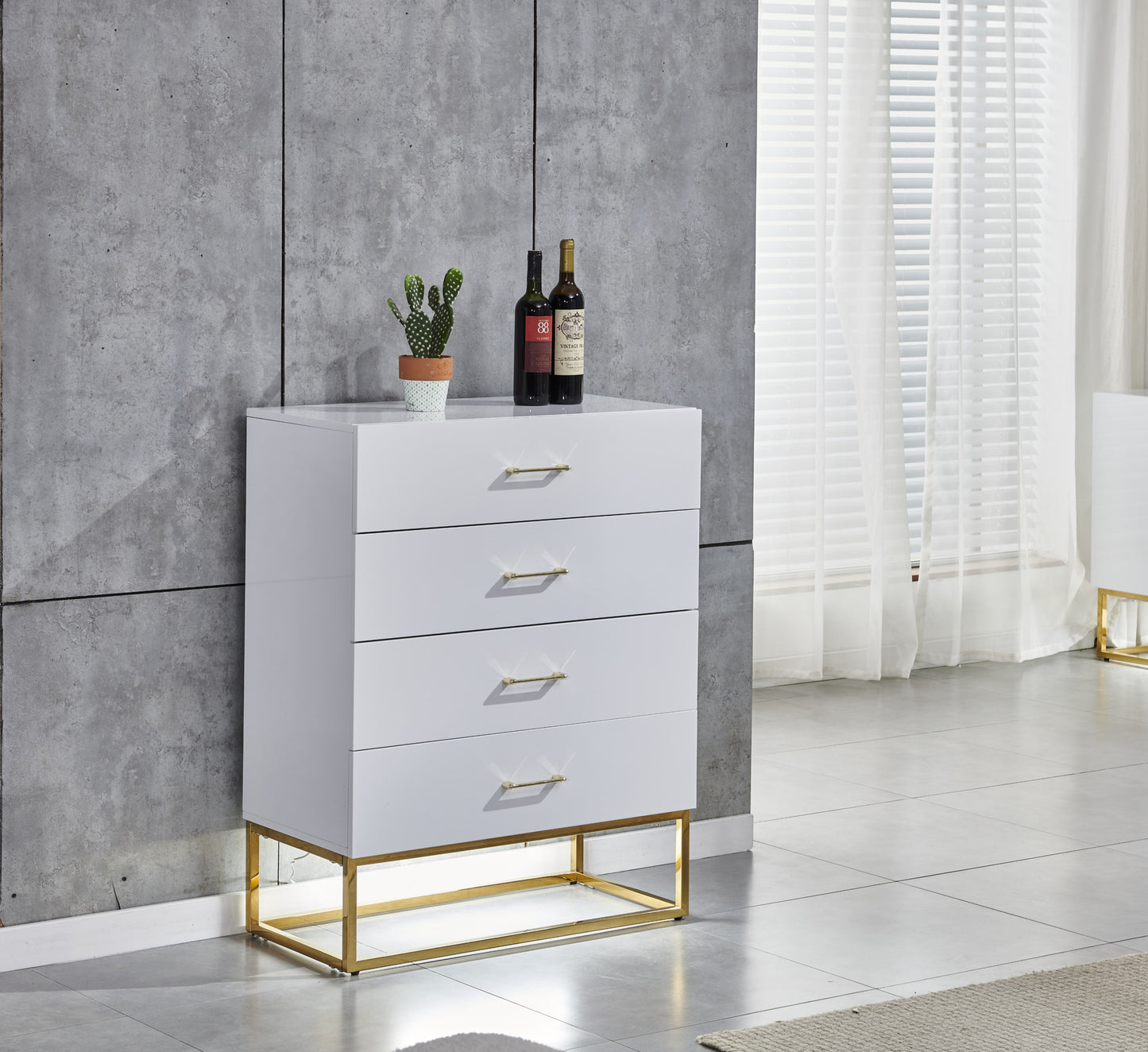 Commode Alya laquée avec finitions dorées – Élégance moderne et raffinement