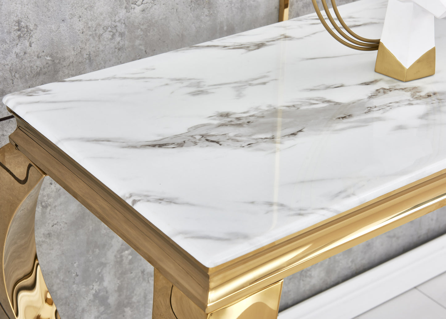 Console Baroque en Métal Doré avec Plateau Marbre Blanc – 110x50x85 cm
