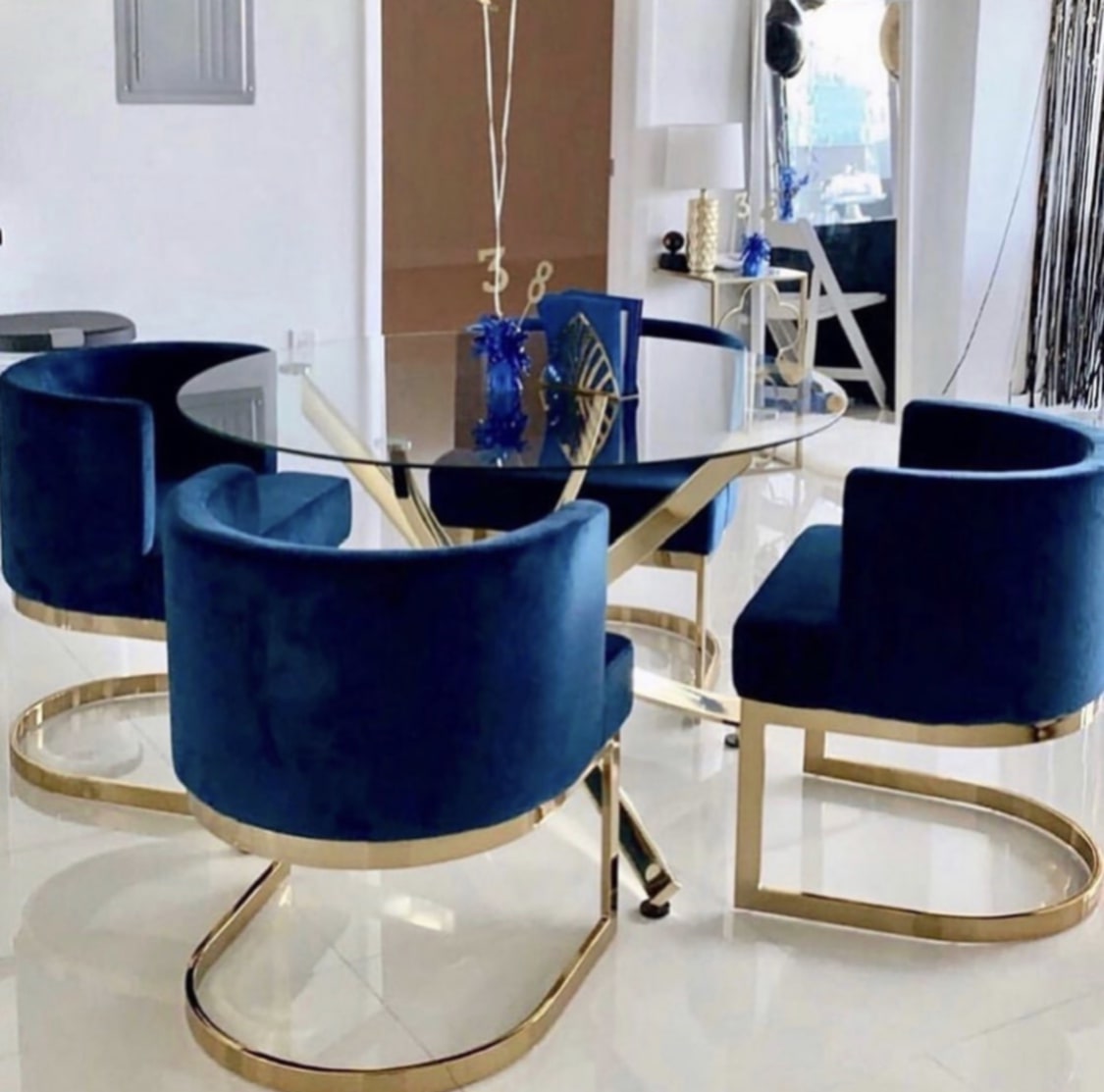 Table de repas Jessica 100x75 cm – Pieds finition gold et plateau en verre transparent