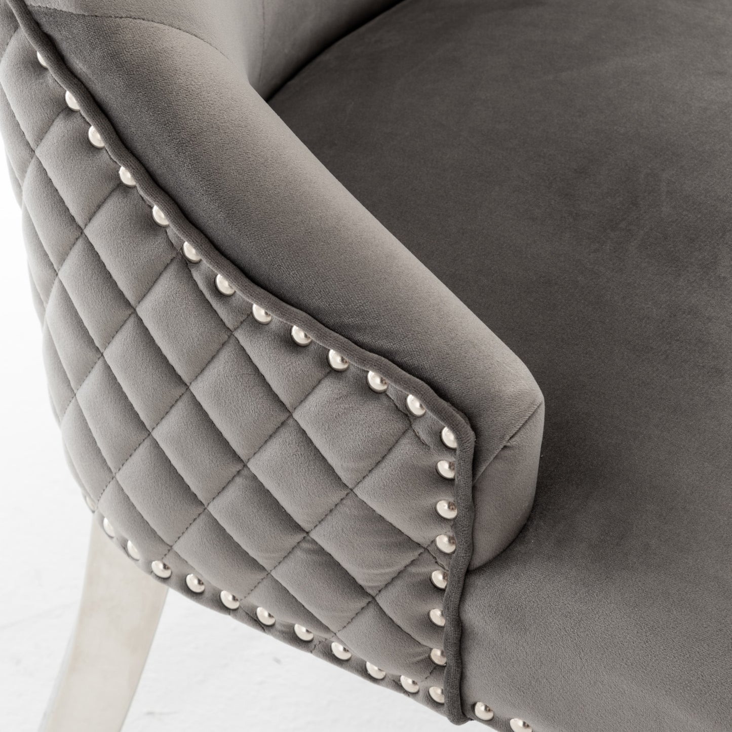 Chaise Anneau Cloutée Matelassée en Velours Anthracite avec Pieds Chromés – Élégance et Confort