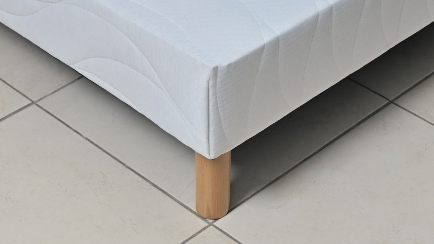 Sommier tapissier 140x190 cm – Confort et soutien + pieds offerts