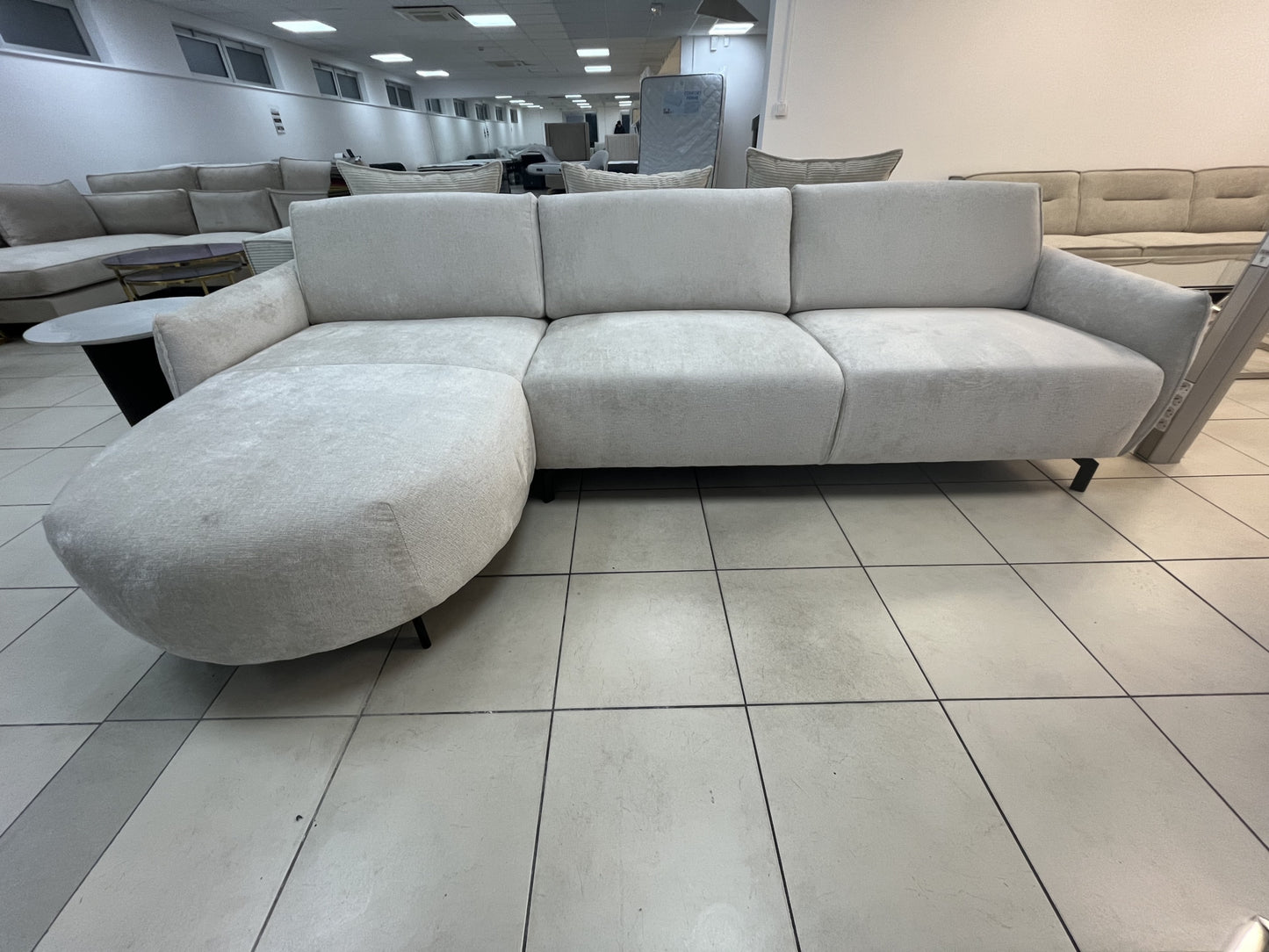 Canapé Carlton – Angle gauche en tissu chenille beige 299 x 160 cm