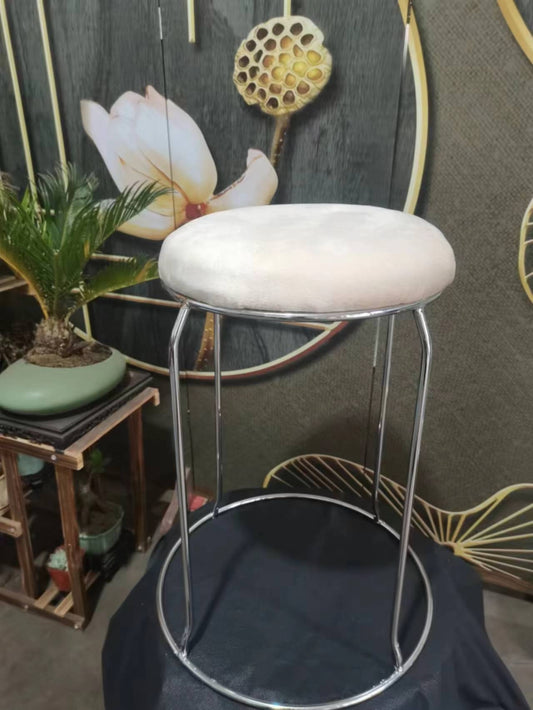 Tabouret Empilable en Velours avec Pieds Chromés – Confort et Praticité
