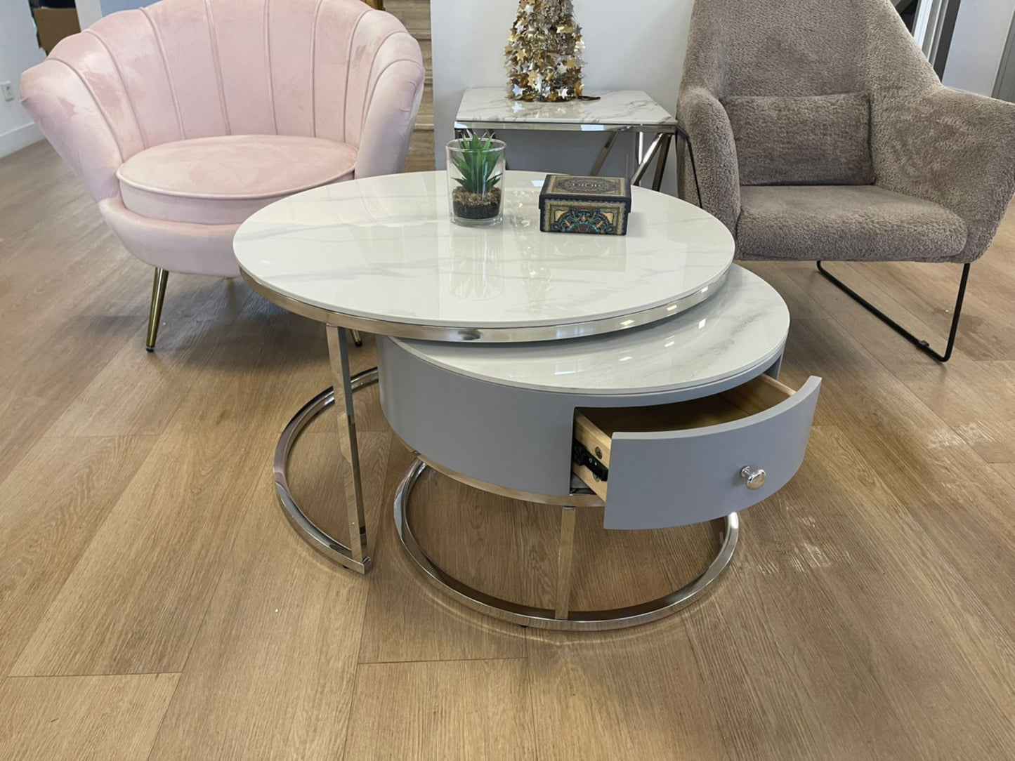 Tables Basses Gigognes Novela avec Tiroir – Marbre Blanc, Pieds Chrome, 80+60 cm