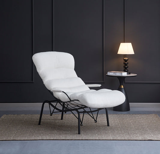 Fauteuil Monic – Structure métal noir et revêtement doudou blanc